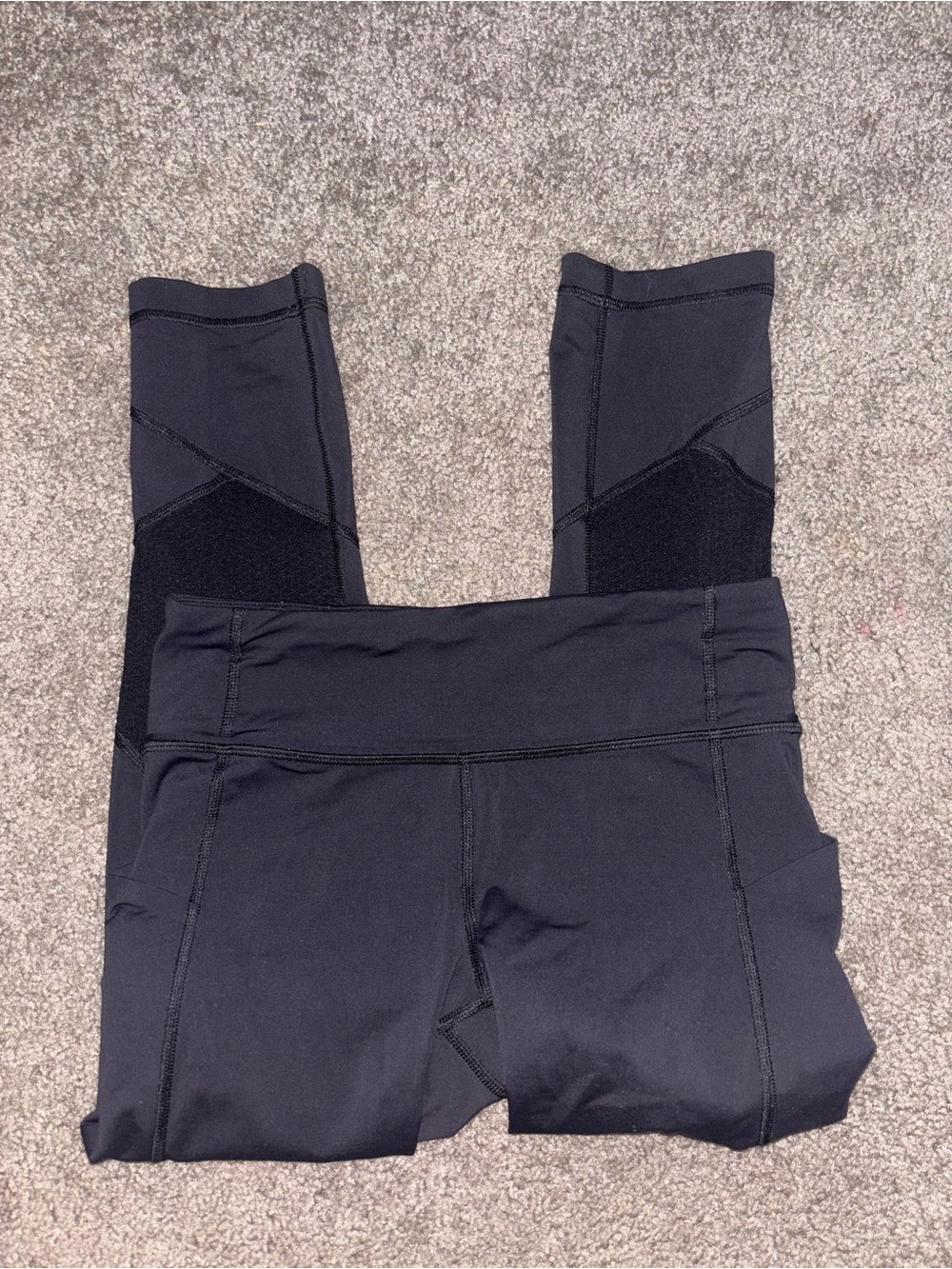 Lululemon Speed Up Cropped Black Leggings Mesh Pockets Womens size 4